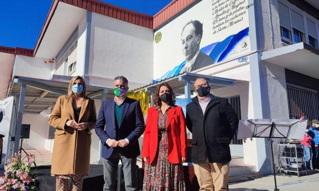 El colegio Antonio Machado de Baeza inaugura un mural dedicado al poeta