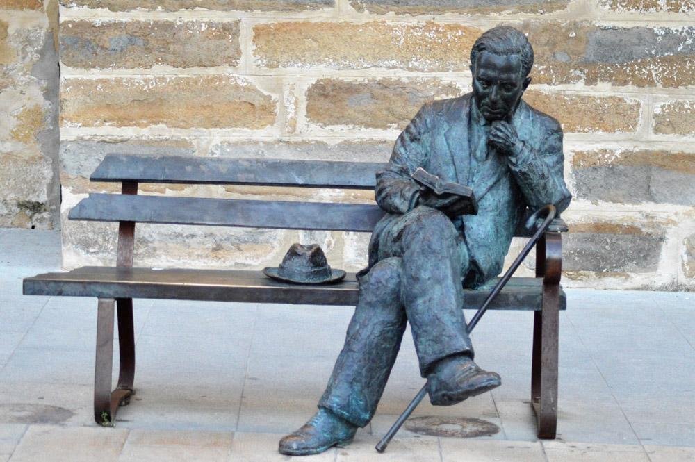 La estatua de Antonio Machado