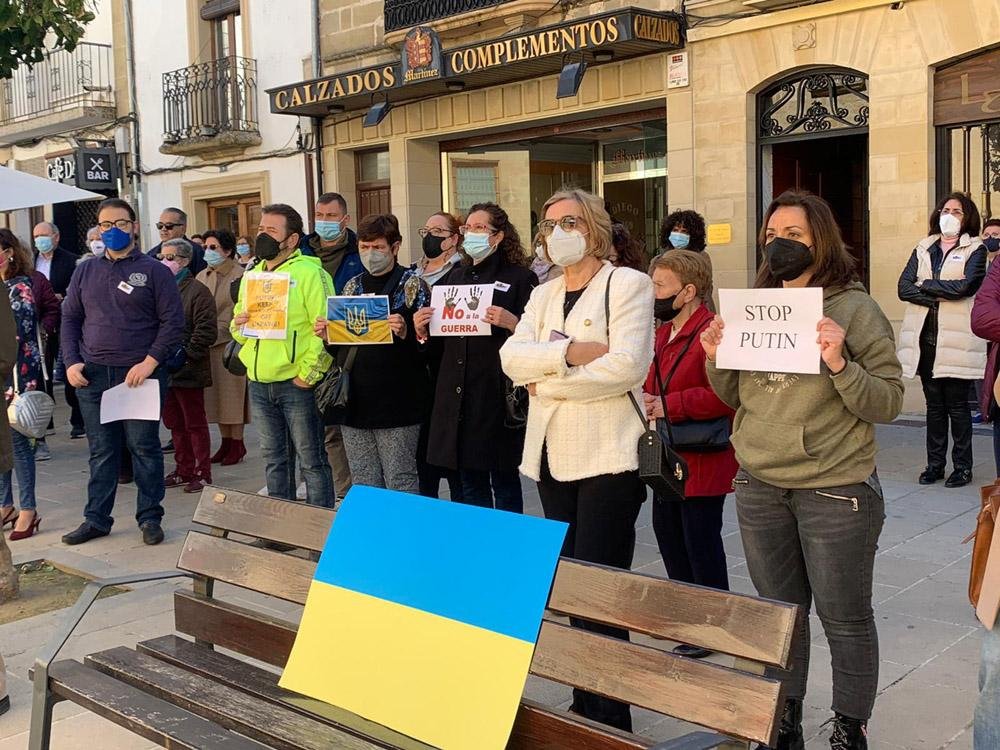 Concentración en Baeza contra de la invasión de Rusia a Ucrania.