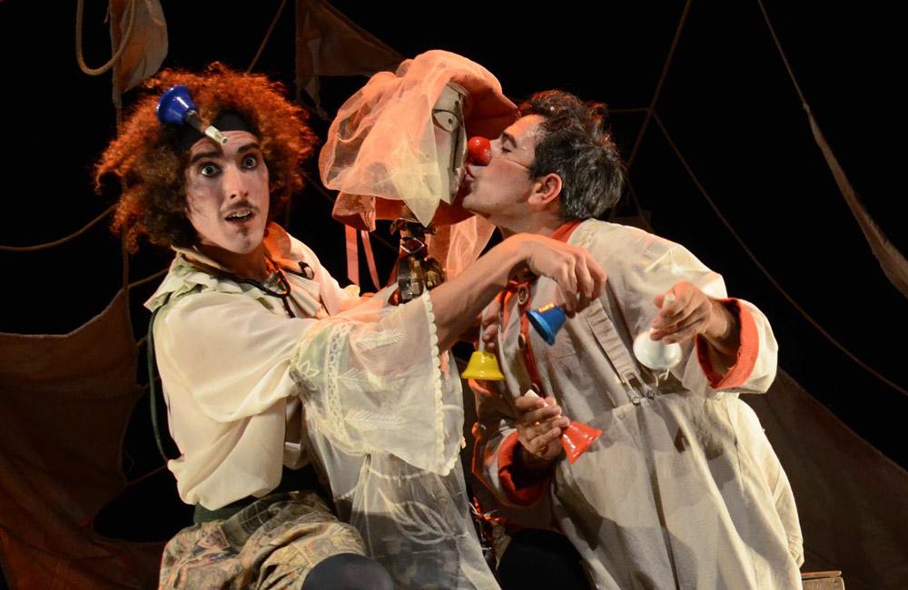 Momento del espectáculo de Clown poético ‘Aires’ incluido en el Festival de Teatro en Familia ‘Ciudad de Baeza’