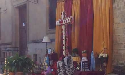 Las plazas de Úbeda se engalanan  para celebrar las Cruces de Mayo