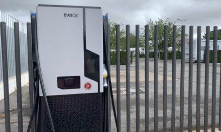 Comienza la instalación de cinco puntos de recarga rápida para vehículos eléctricos en Baeza