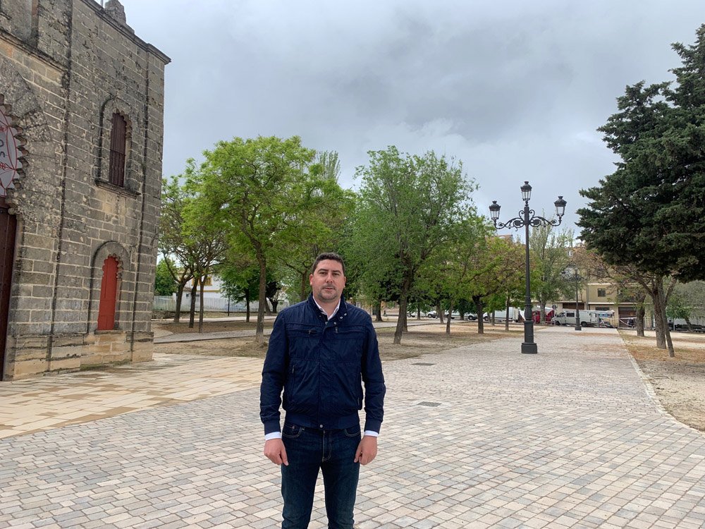Marcial Morales, visita las obras de adecuación peatonal en torno a la Plaza de Toros de Baeza