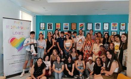 Exposición de trabajos participantes en el concurso del cartel de la semana LGTBI