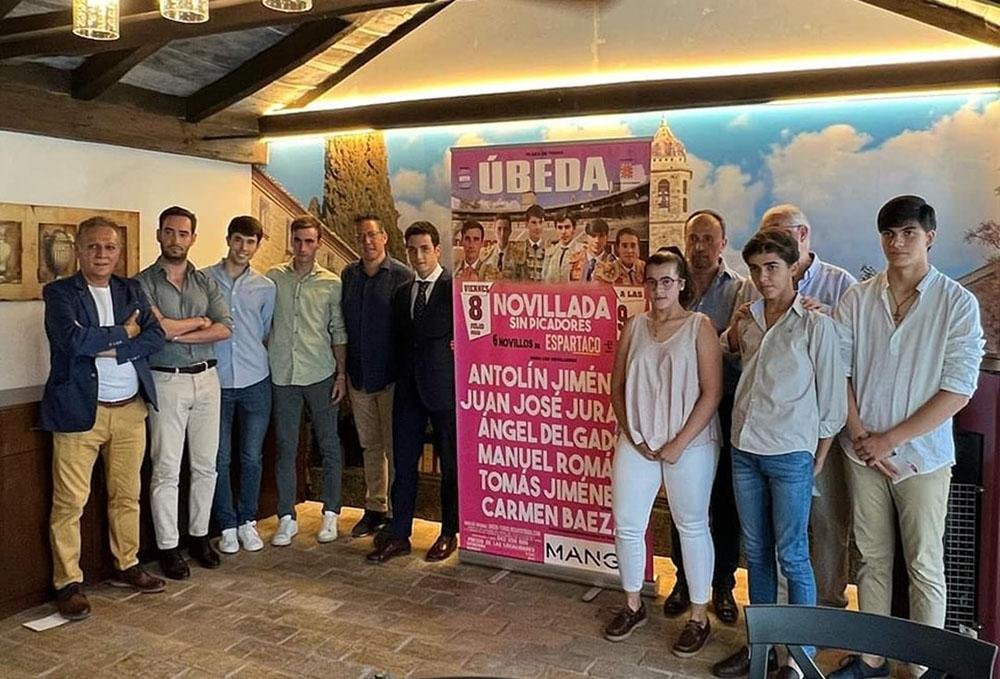 Presentación el cartel de la novillada sin picadores.