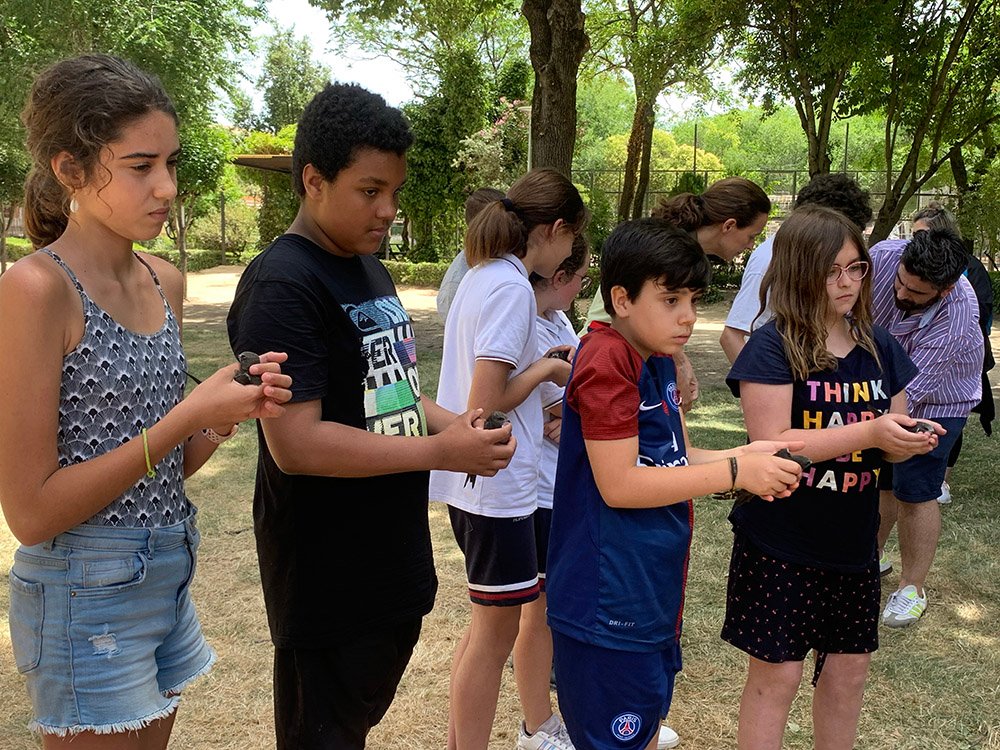 Alumnos de los centros educativos de Baeza participan de esta fiesta del Medio Ambiente.