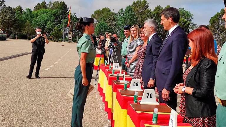Mayte Éboly recibe su despacho del ministro Fernando Grande Marlasca. / Europa Press.