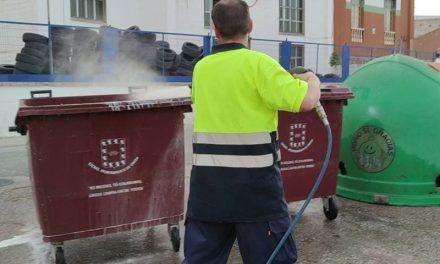 El Ayuntamiento  de Úbeda ha puesto en marcha la limpieza y desinfección de unos 600 contenedores