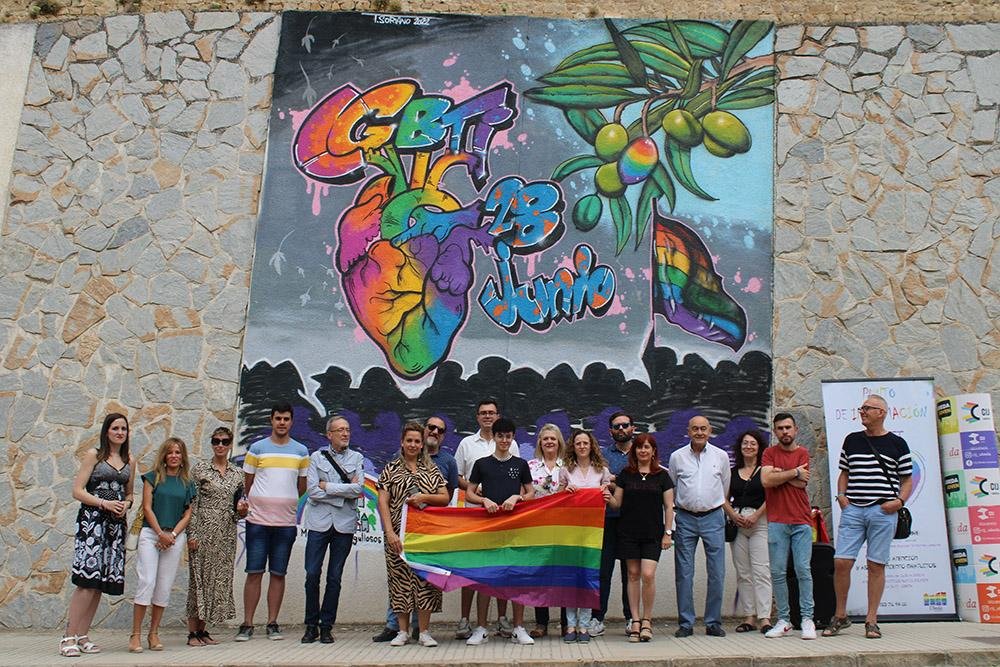 Presentación del nuevo grafiti para visibilizar al colectivo LGTBI./ Úbeda-Comarcal.