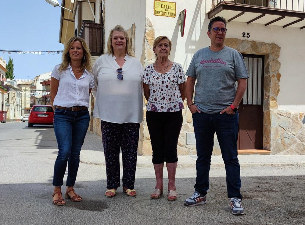 La concejala de Urbanismo, María del Carmen García, Magdalena Urrutia, Manuela García y Jerónimo García.