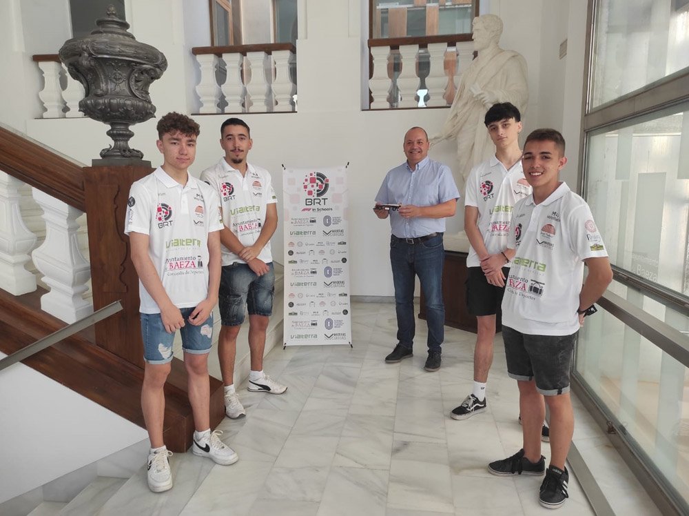 Rodrigo Checa junto al equipo baezano Biatia Racing Team. .
