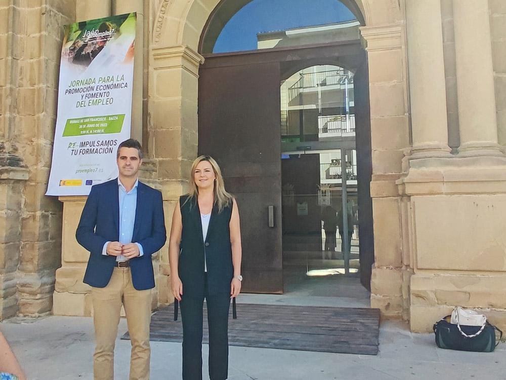 Luis Miguel Carmona y Lola Marín han participado enuguración de esta jornada.