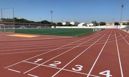 Baeza concluye la intervención de acondicionamiento de la pista de atletismo del Polideportivo Municipal