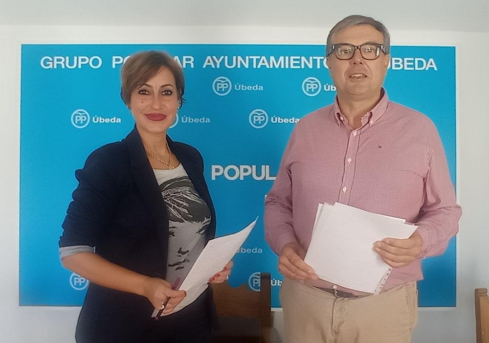 Chesca Martínez y Miguel Ángel Higueras, tras la rueda de prensa.