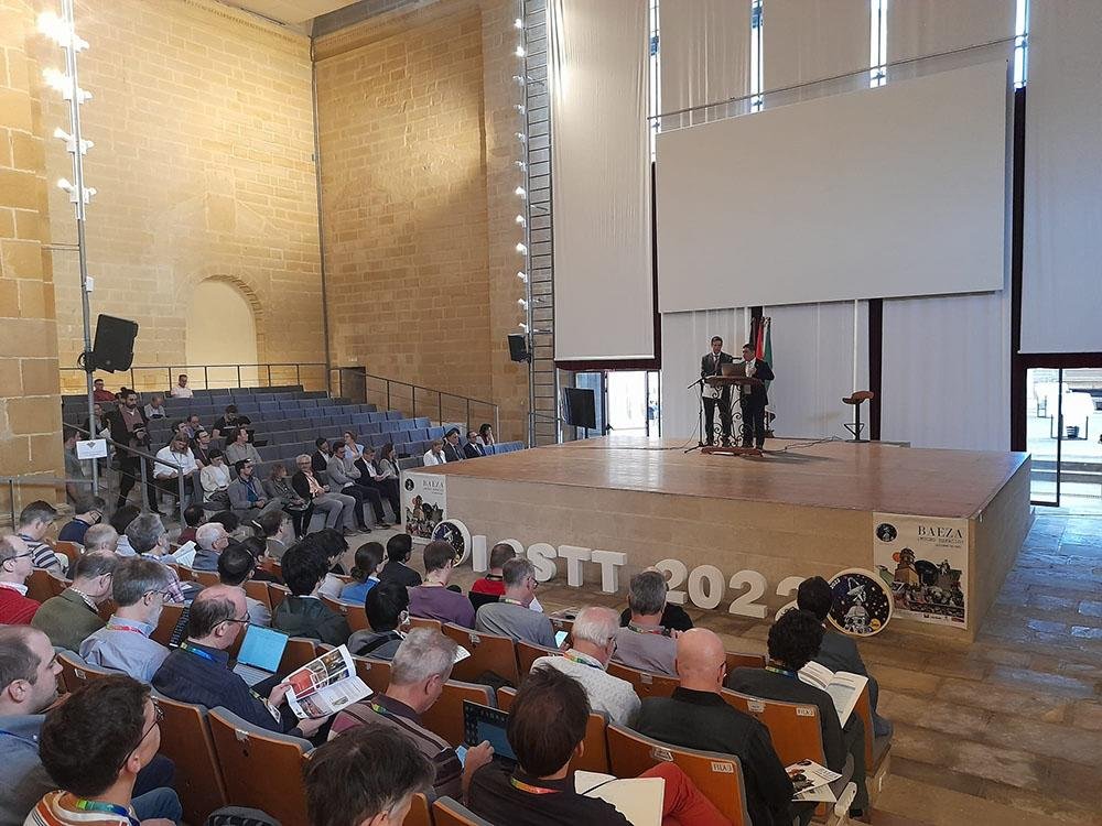 Francisco Reyes, durante su intervención en este congreso que se celebra en el Auditorio de las Ruinas de San Francisco de Baeza.