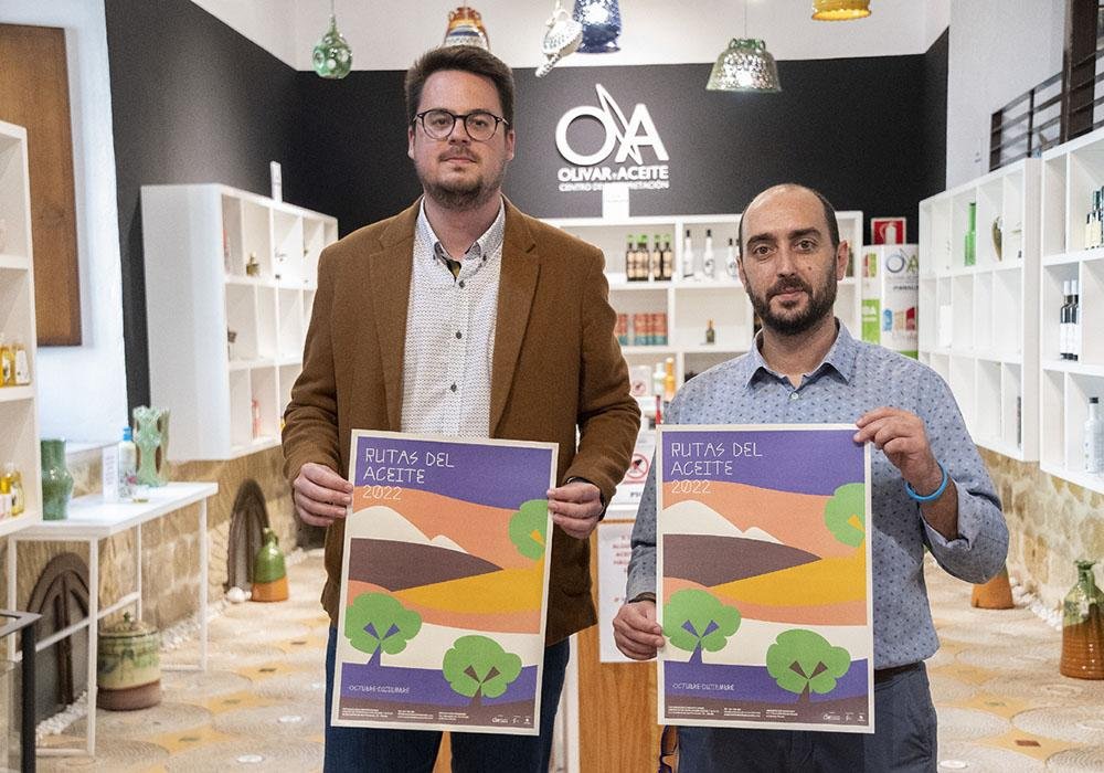 Francisco Javier Lozano y Javier Gámez, presentan esta nueva ‘Ruta del Aceite’./ U.C.