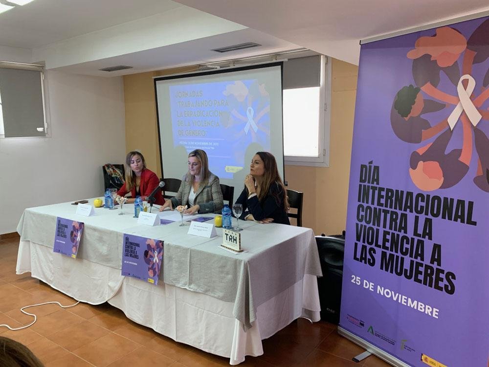 Momentos durante la Jornada Formativa sobre la erradicación de la violencia contra las mujeres.