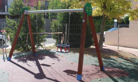 El Ayuntamiento acondiciona un parque infantil ubicado en el barrio de la Atalaya