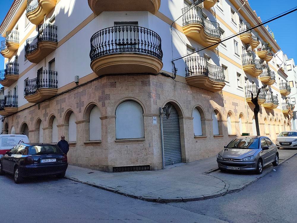 Local situado en la en la esquina de las calles Andalucía y Virgen del Pilar.// Úbeda-Comarcal.