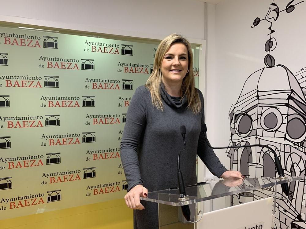 Lola Marín, durante su intervención.// Baeza-Comarcal.