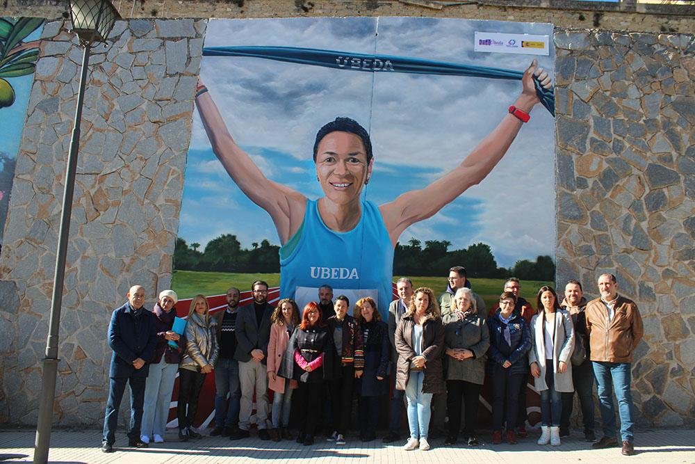 Inauguración del mural homenaje a Lola Chiclana en Úbeda./ Úbeda- Comarcal.