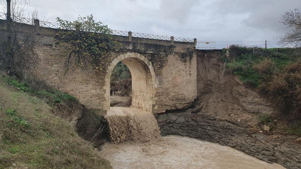 Puente de acceso a La Laguna.