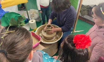 Jornada de convivencia en el CEIP San Juan de la Cruz de Baeza para conmemorar el Día de Andalucía