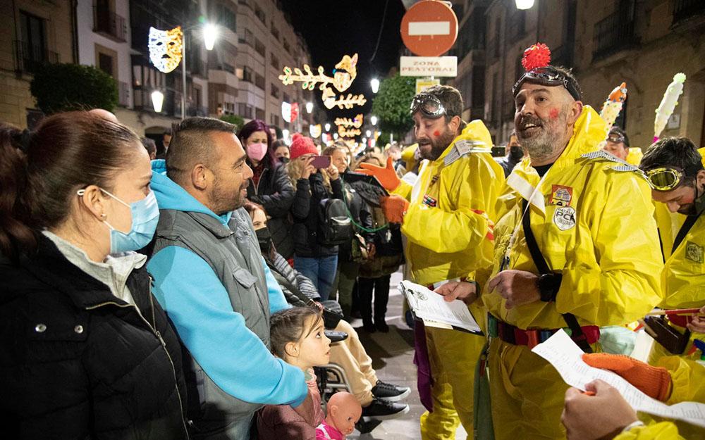 Agrupaciones de carnaval en las calles de Úbeda durante la pasada edición de la Cabalgata que abría las fiestas de Don Carnal.