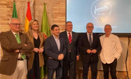 Reyes destaca la labor del restaurante Casa Juanito en la promoción y defensa del aceite de oliva virgen de Jaén