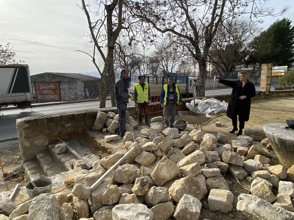 Lola Marín, durante su visita a las obras.// María Alcántara.