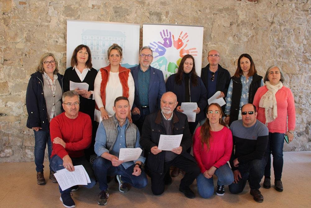 Natalia Pérez, junto a miembros de la Red Úbeda Solidaria.