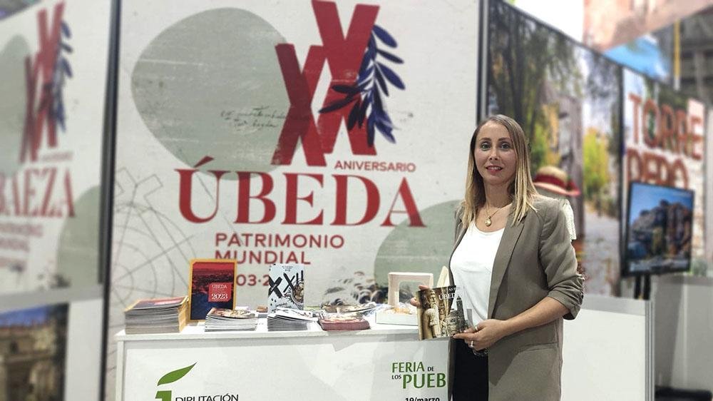 La concejala de Turismo, Elena Rodríguez, en el stand de Úbeda en esta feria.