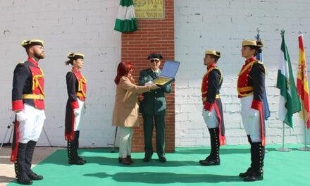 Placa homenaje al Coronel Miguel Monedero Ruiz en la plaza que lleva su nombre