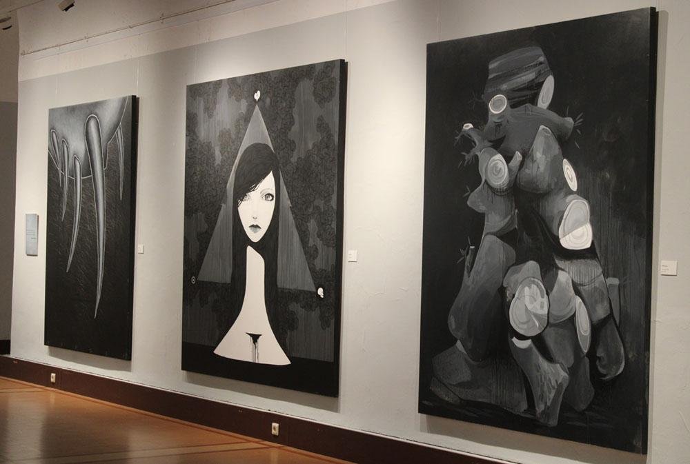 Imágenes de la exposición que alberga la Sala Pintor Elbo del Hospital de Santiago.