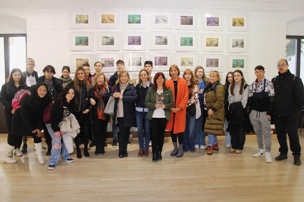 Visita a la exposición Escuela de Ate 'Casa de las Torres'.