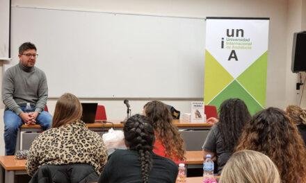 La UNIA presenta el libro ‘Vivir feliz con mi perro’ en la sede Antonio Machado de Baeza