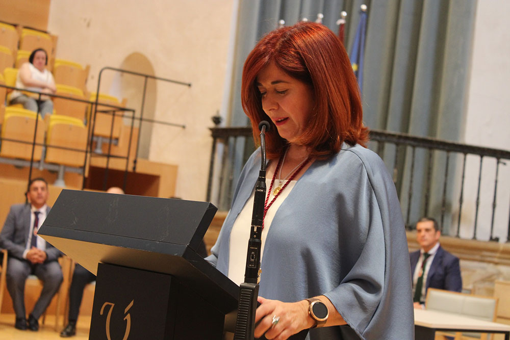 La alcaldesa de Úbeda, Antonia Olivares, durante su discurso.