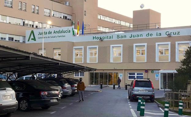Las dos personas heridas han sido trasladadas al Hospital San Juan de la Cruz.