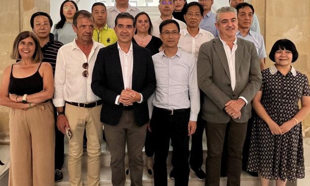 El Ayuntamiento de Baeza recibe a una misión comercial del comité chino de Dongguan