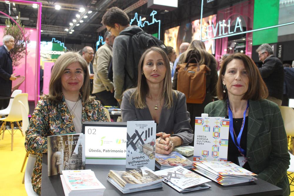 Antonia Olivares, Elena Rodríguez, han asistido a la inauguración de FITUR.