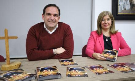 El Ayuntamiento y la Unión de Cofradías presenta el libro de Semana Santa en tres idiomas