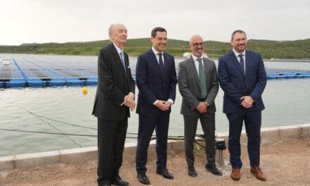 Juanma Moreno inaugura en Úbeda la planta solar flotante más grande de Andalucía