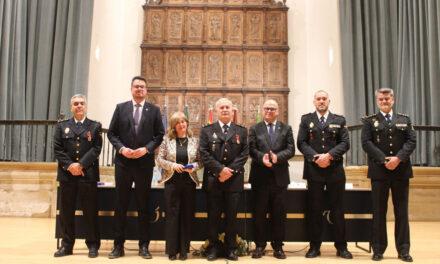 El Ayuntamiento entrega la Medalla de Oro de la ciudad a la Comisaría de Policía Nacional de Úbeda