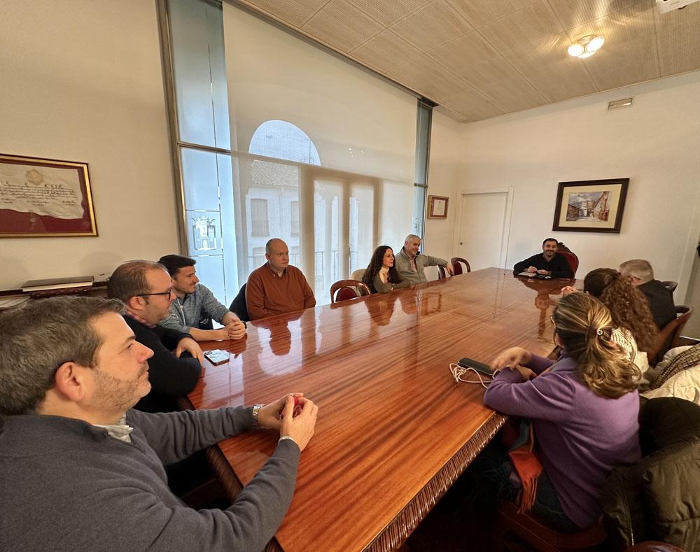 Reunión entre Concejalía de Comercio y empresarios del sector, en Baeza.