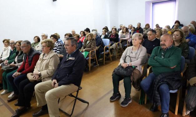 El Hospital de Santiago acoge una charla formativa destinada a las personas mayores
