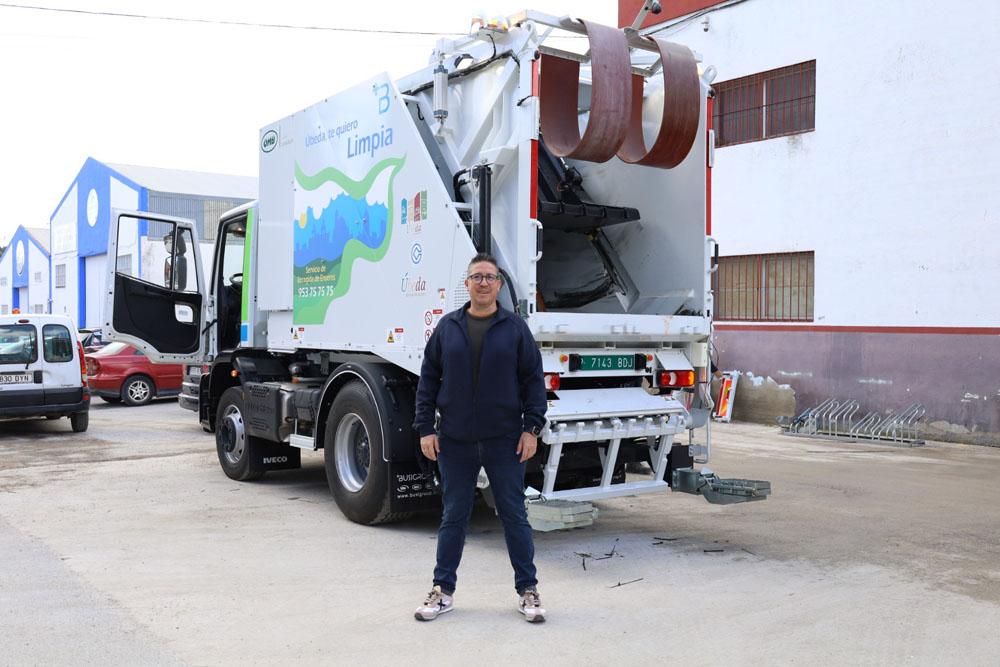 Feronino García, presenta un nuevo camión de recogida residuos sólidos.