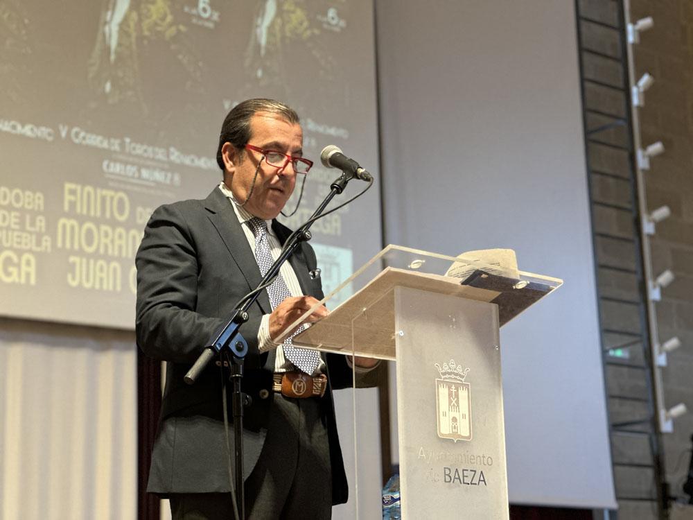 Manolo Vázquez durante su intervención en Baeza.